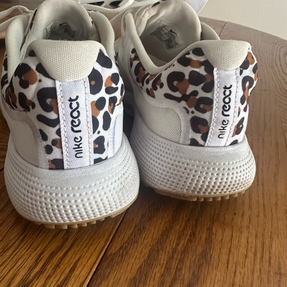 Women’s Nike React size 7.5 - Picture 3 of 6